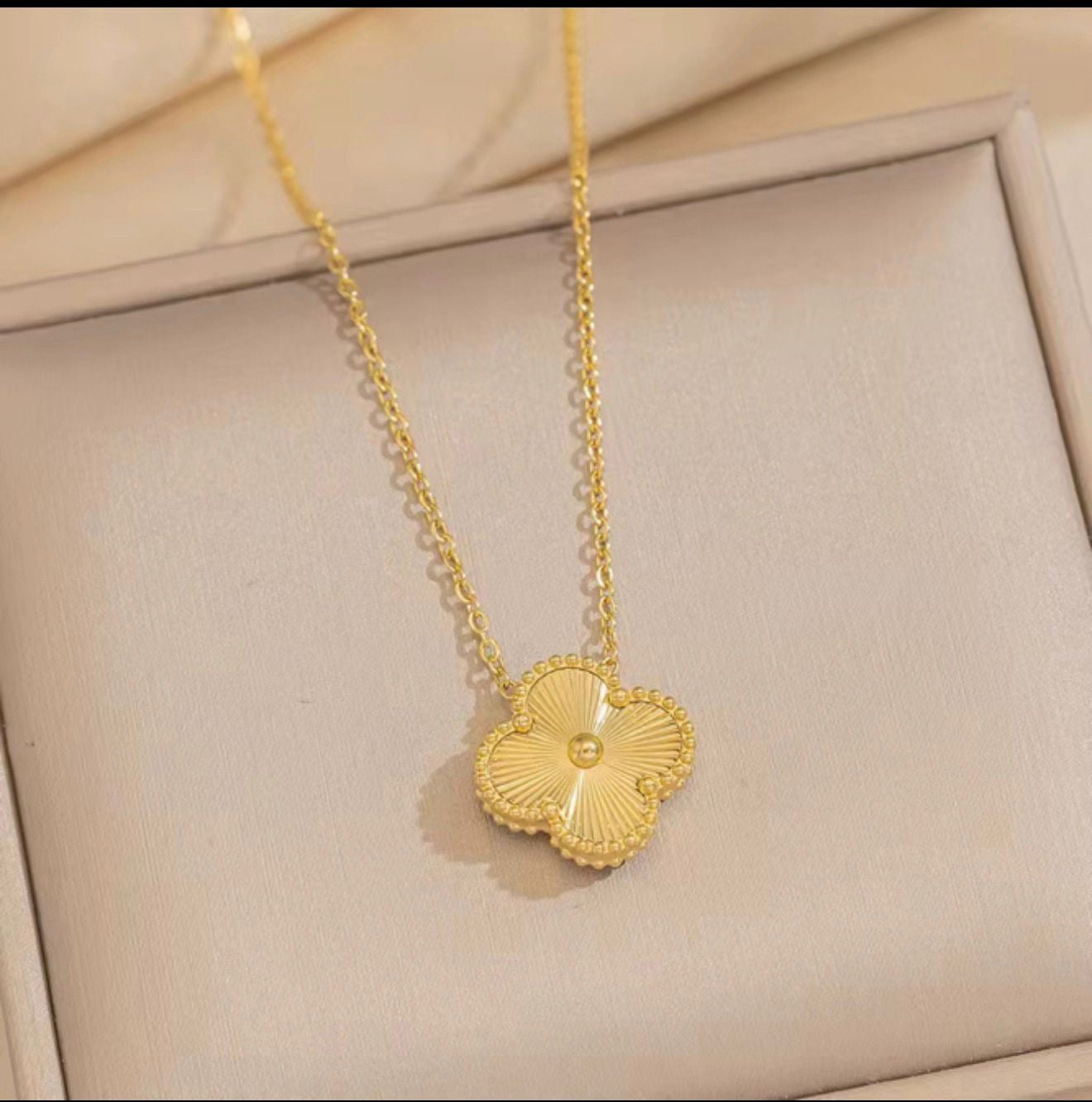 15mm Single Clover Necklace