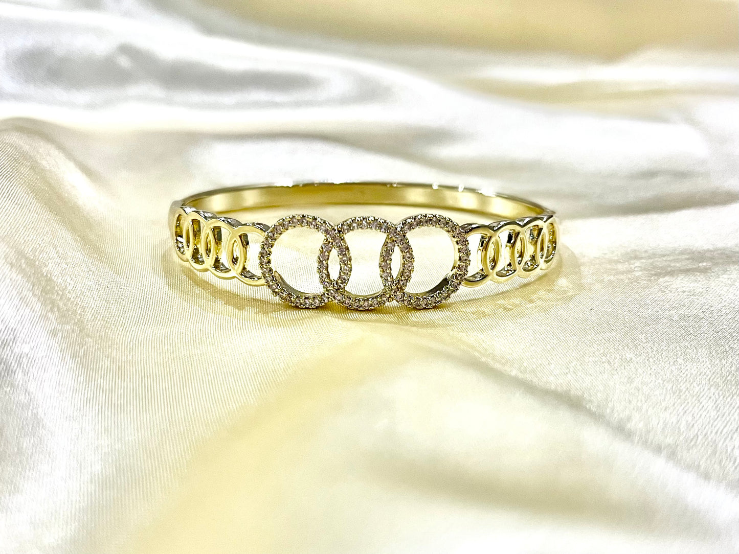 Interlocking Circle Bracelet