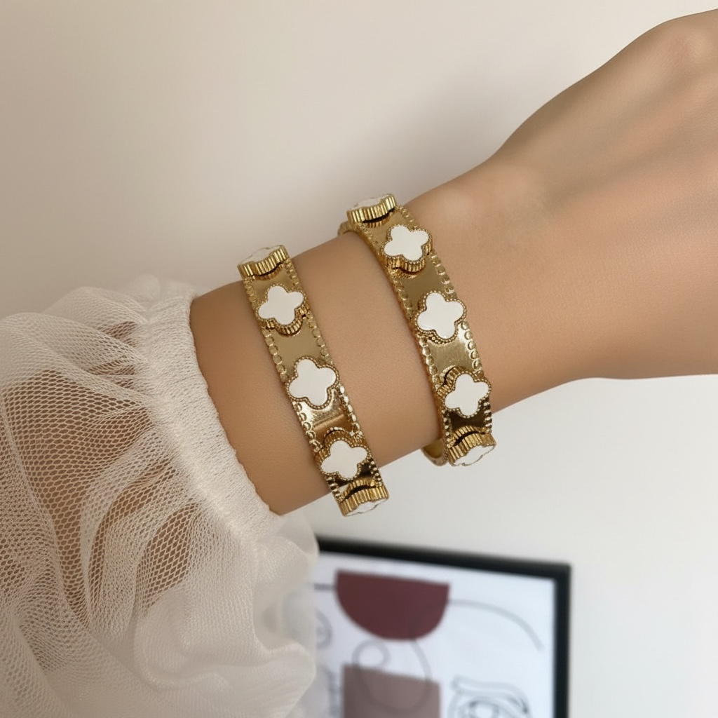 Solid Clover Bracelet