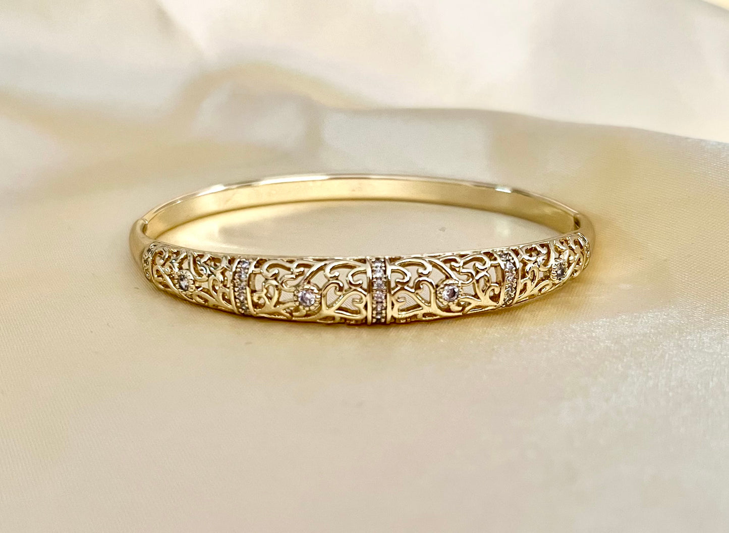 Openwork Bracelet with Zircon