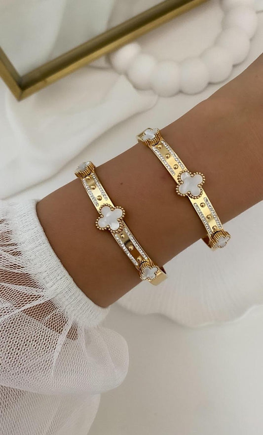 Alternative Sized Clover Bracelet