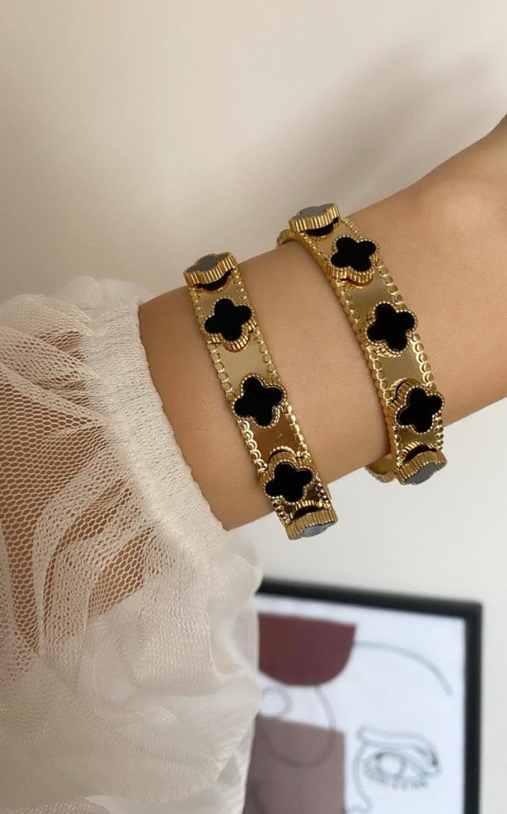 Solid Clover Bracelet